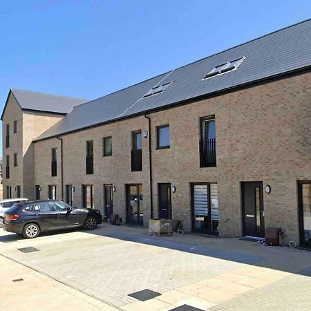 Modern 3 Bed Villa With Free Parking And Garden Close To City Center And Edinburgh Airport Exteriör bild