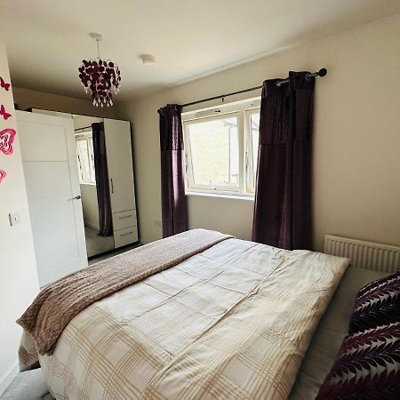 Modern 3 Bed Villa With Free Parking And Garden Close To City Center And Edinburgh Airport Exteriör bild