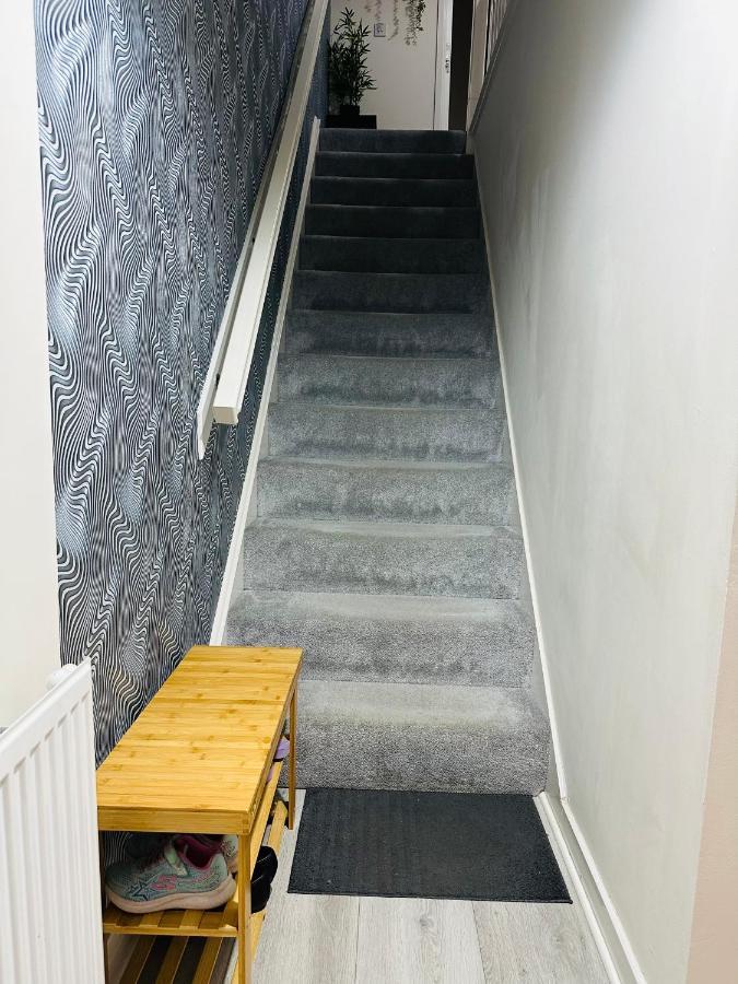 Modern 3 Bed Villa With Free Parking And Garden Close To City Center And Edinburgh Airport Exteriör bild