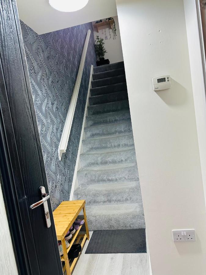 Modern 3 Bed Villa With Free Parking And Garden Close To City Center And Edinburgh Airport Exteriör bild