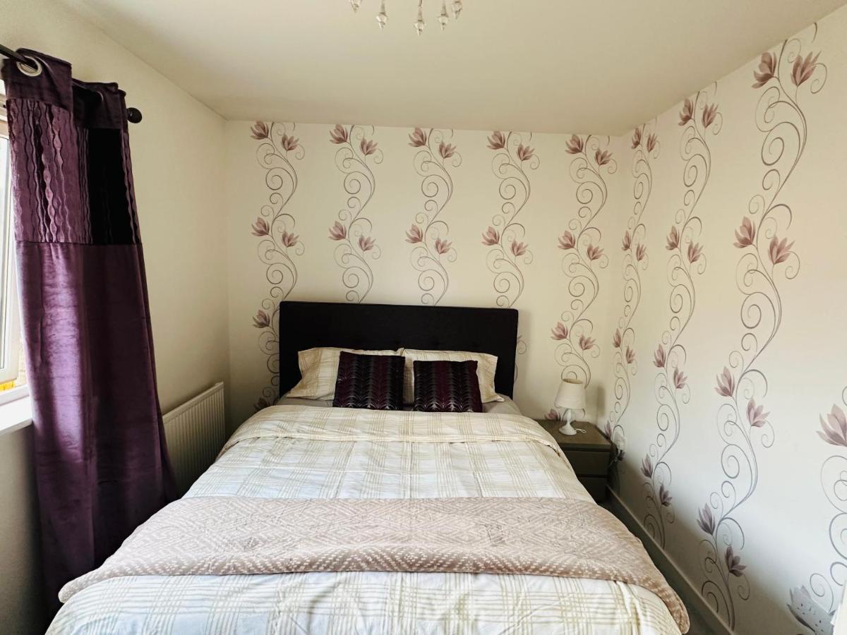 Modern 3 Bed Villa With Free Parking And Garden Close To City Center And Edinburgh Airport Exteriör bild