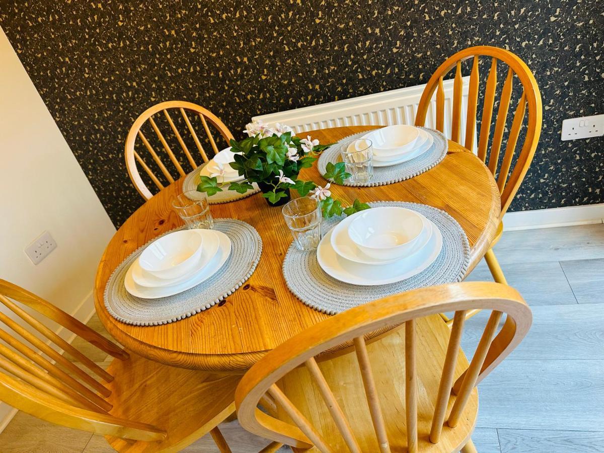 Modern 3 Bed Villa With Free Parking And Garden Close To City Center And Edinburgh Airport Exteriör bild