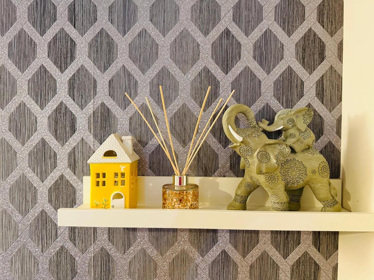 Modern 3 Bed Villa With Free Parking And Garden Close To City Center And Edinburgh Airport Exteriör bild