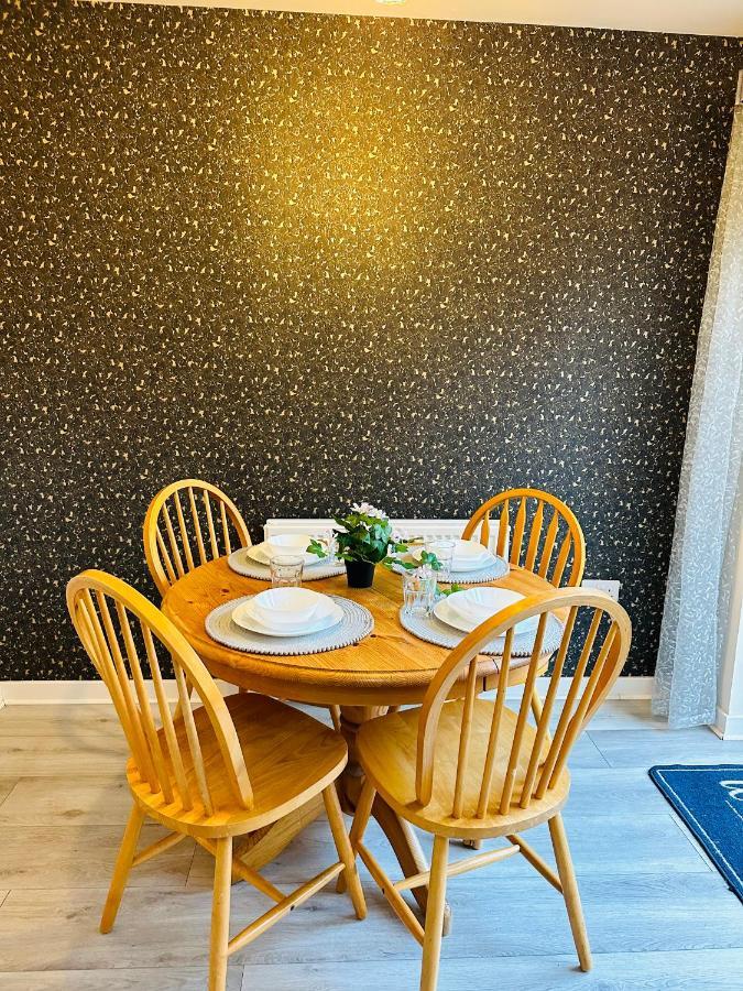 Modern 3 Bed Villa With Free Parking And Garden Close To City Center And Edinburgh Airport Exteriör bild
