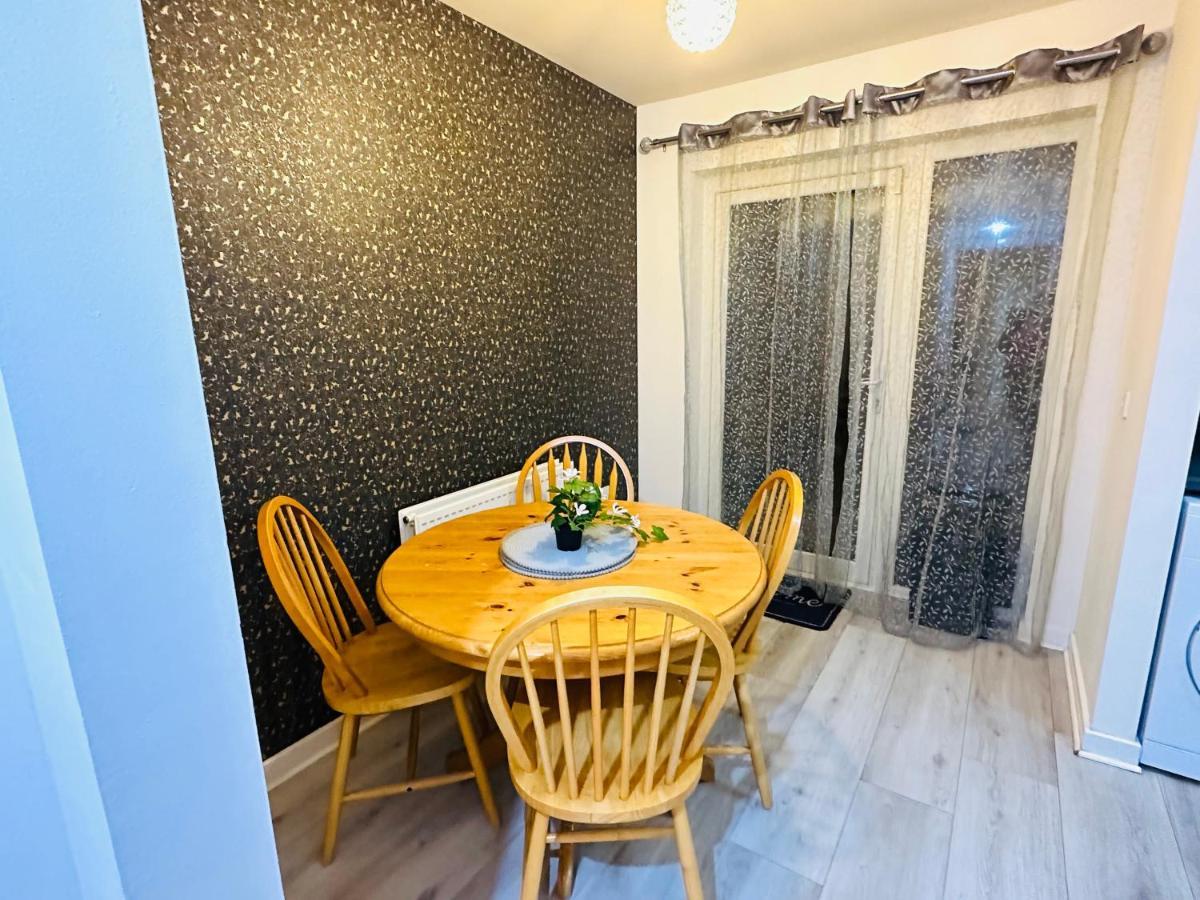 Modern 3 Bed Villa With Free Parking And Garden Close To City Center And Edinburgh Airport Exteriör bild